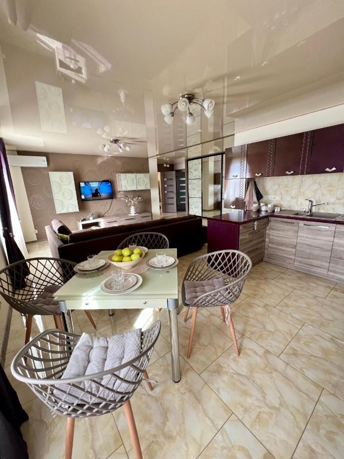 Relax. Просторі Та Затишні Апартаменти Ternópil Exterior foto